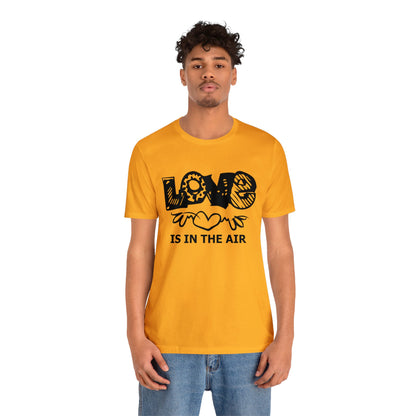 Love is in the air T-Shirt