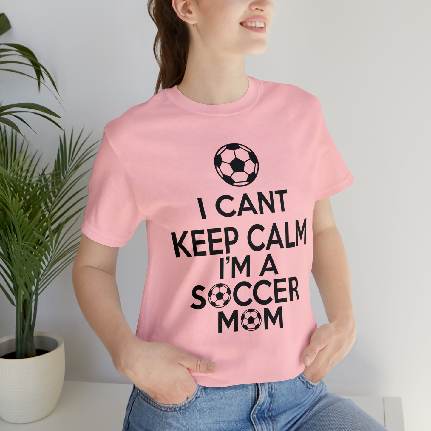 I can't keep calm I'm a soccer mom T-Shirt