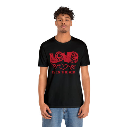 Love is in the air T-Shirt